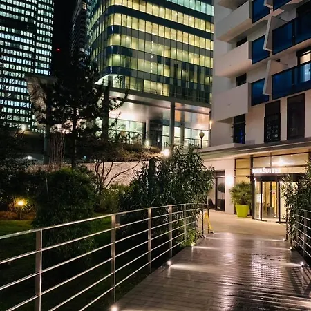 Fraser Paris La Defense 아파트호텔 5*