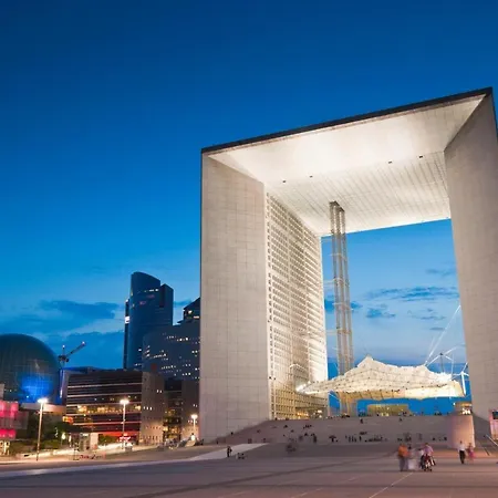 Fraser Paris La Defense 5*