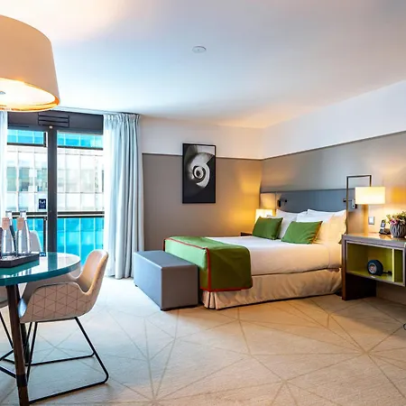 Fraser Paris La Defense Aparthotel 5*