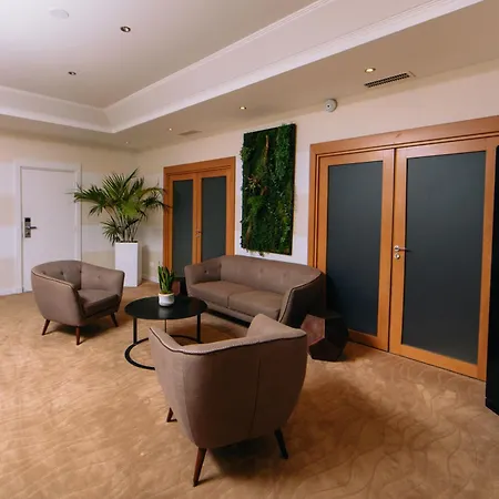 Aparthotel Fraser Paris La Defense 5*