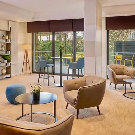 アパートホテル Fraser Paris La Defense 5*
