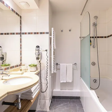 아파트호텔 Fraser Paris La Defense 5*