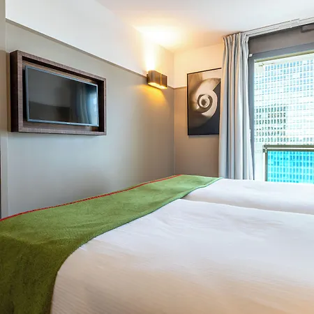 아파트호텔 Fraser Paris La Defense 5*