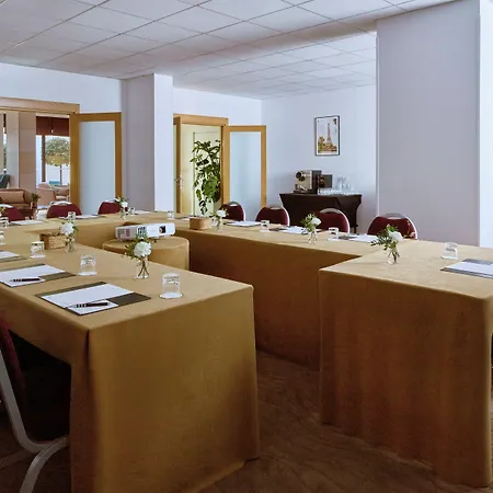 Fraser Paris La Defense 아파트호텔 5*