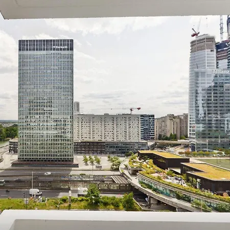 아파트호텔 Fraser Paris La Defense 5*