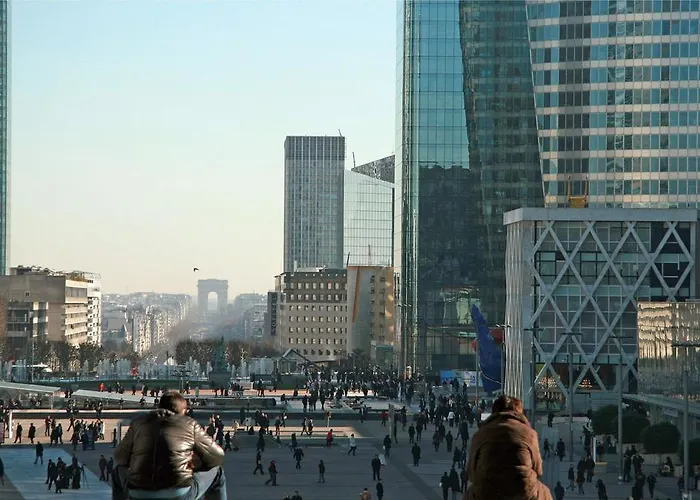 Fraser Paris La Defense