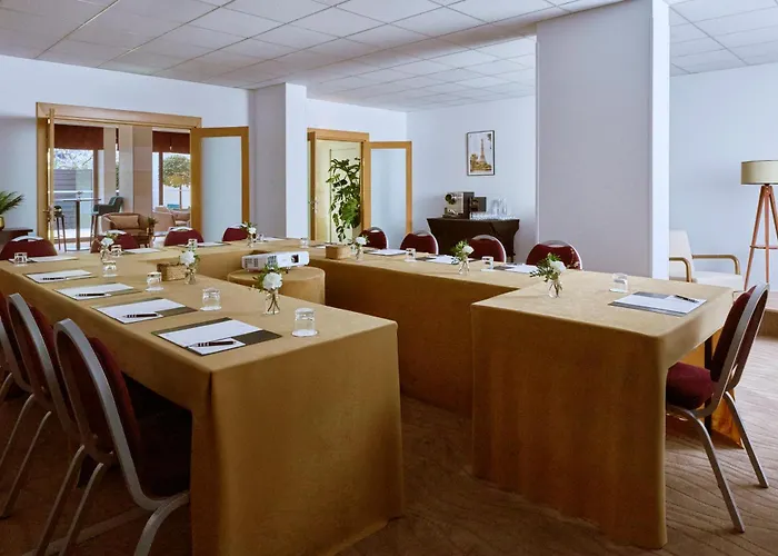 Fraser Paris La Defense Aparthotel 5*