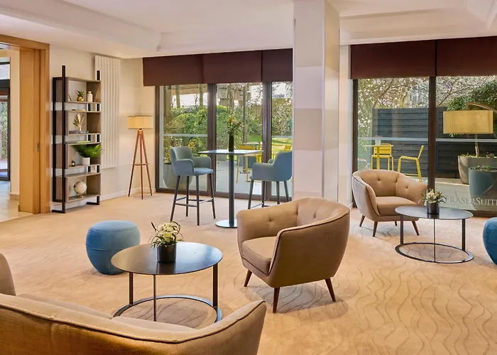 Aparthotel Fraser Paris La Defense 5*